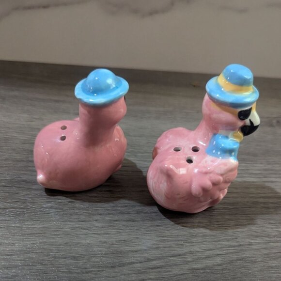 Pink Flamingo Salt & Pepper Shaker Set  Hats Cute Décor Ceramic 3" Tall beach ne - Picture 3 of 6